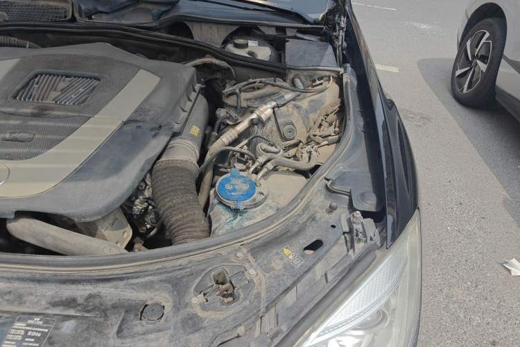 Used Mercedes-Benz S-Class 2012 S 300 L Business-Class Grand Edition Engine Bay Left