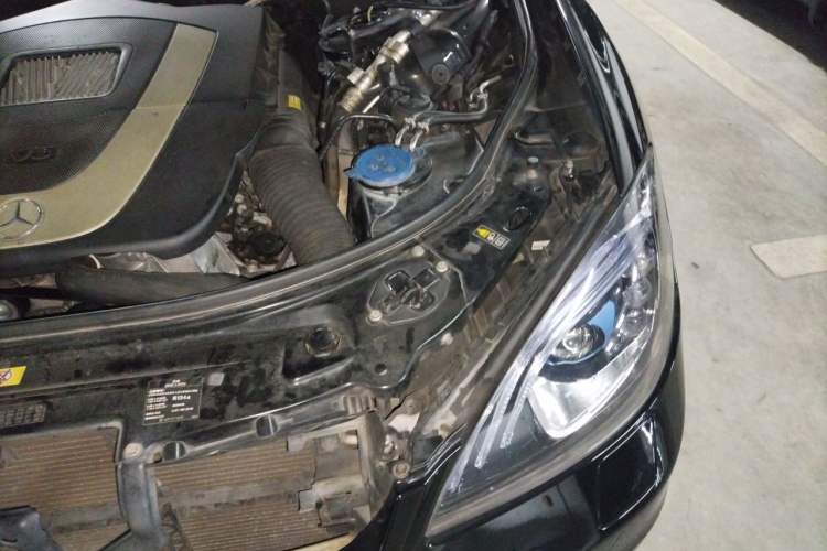 Used Mercedes-Benz S-Class 2012 S 300 L Luxury Grand Edition Engine Bay Left