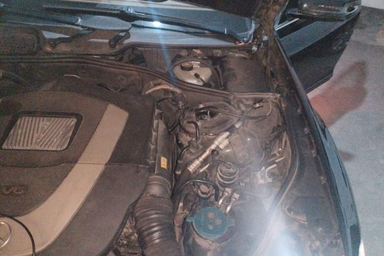 Used Mercedes-Benz S-Class 2012 S 300 L Business-Class Grand Edition Engine Bay Left