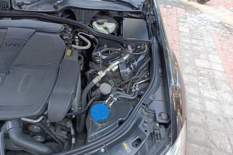 Used Mercedes-Benz S-Class 2012 S 350 L 4MATIC Grand Edition Engine Bay Left