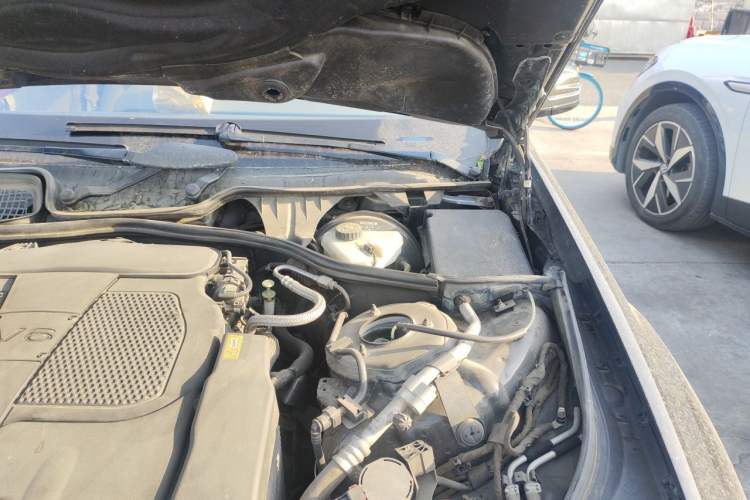 Used Mercedes-Benz S-Class 2012 S 350 L 4MATIC Grand Edition Engine Bay Left