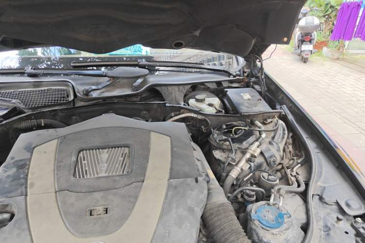 Used Mercedes-Benz S-Class 2012 S 300 L Luxury Grand Edition Engine Bay Left