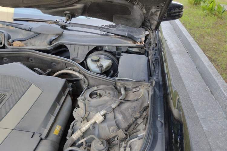 Used Mercedes-Benz S-Class 2012 S 300 L Business-Class Grand Edition Engine Bay Left