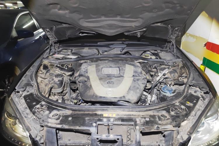 Used Mercedes-Benz S-Class 2012 S 300 L Business-Class Grand Edition Engine Bay