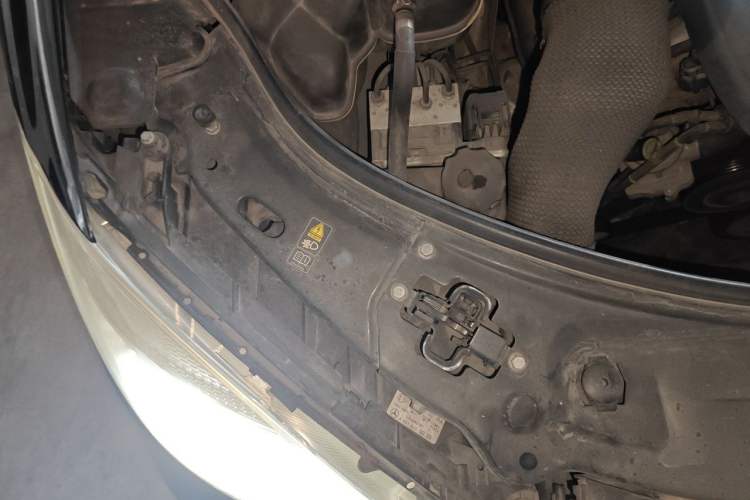 Used Mercedes-Benz S-Class 2012 S 300 L Prestige Grand Edition Engine Bay Right