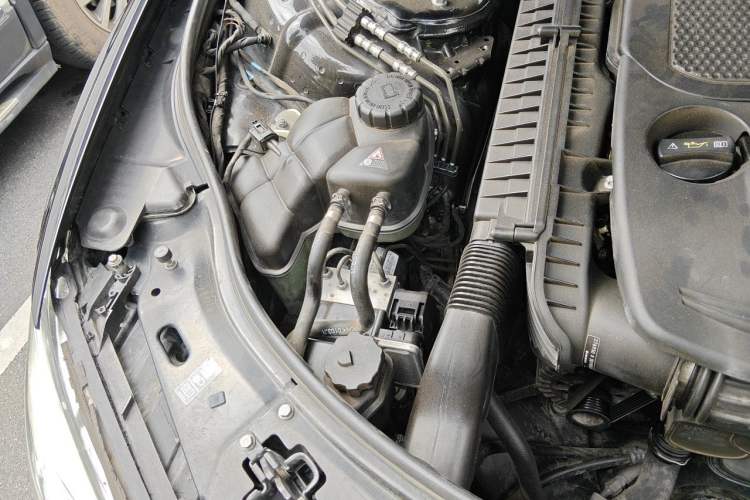 Used Mercedes-Benz S-Class 2012 S 350 L 4MATIC Grand Edition Engine Bay Right