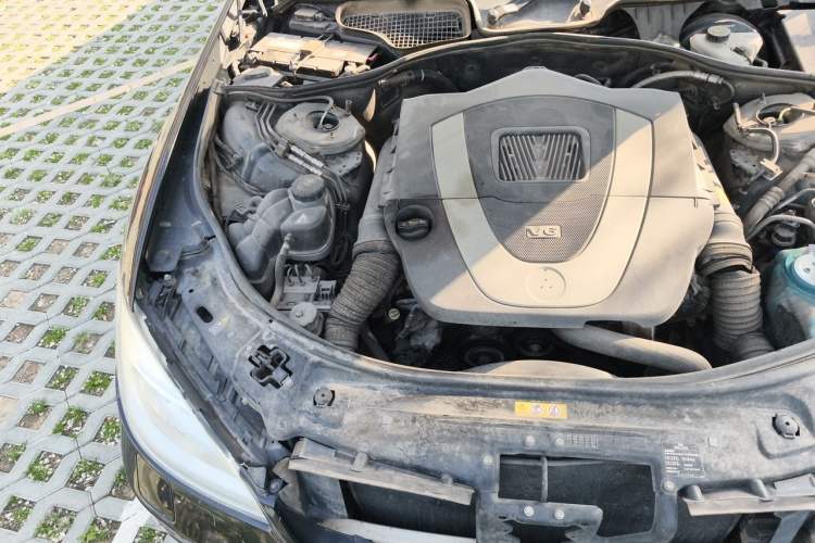 Used Mercedes-Benz S-Class 2012 S 300 L Luxury Grand Edition Engine Bay Right