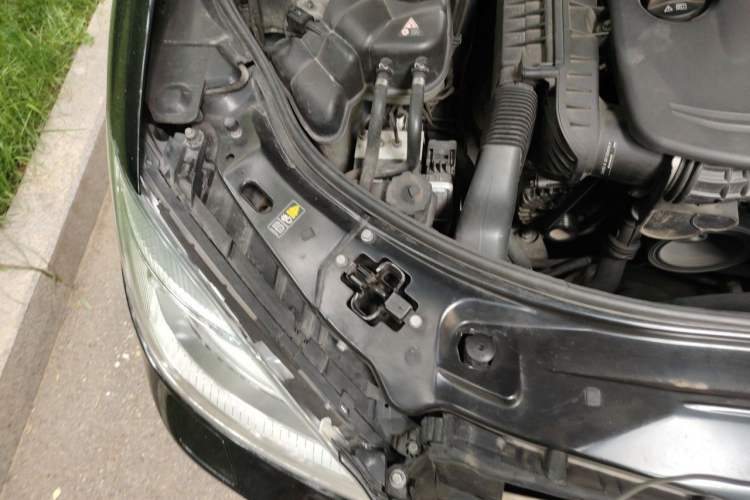 Used Mercedes-Benz S-Class 2012 S 350 L 4MATIC Grand Edition Engine Bay Right