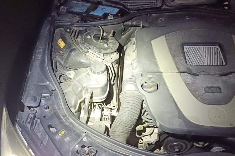 Used Mercedes-Benz S-Class 2012 S 300 L Business-Class Grand Edition Engine Bay Right
