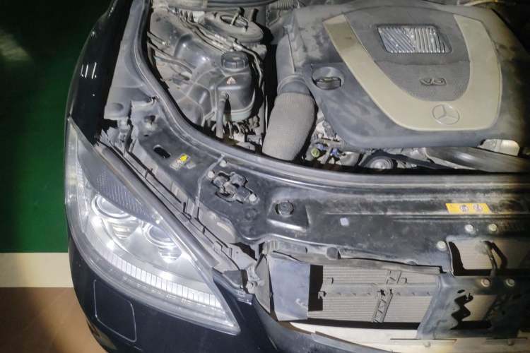 Used Mercedes-Benz S-Class 2012 S 300 L Business-Class Grand Edition Engine Bay Right