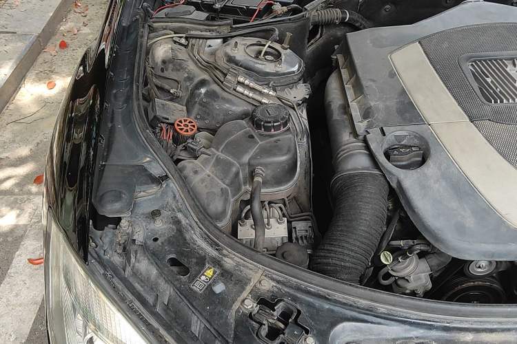 Used Mercedes-Benz S-Class 2012 S 300 L Luxury Grand Edition Engine Bay Right