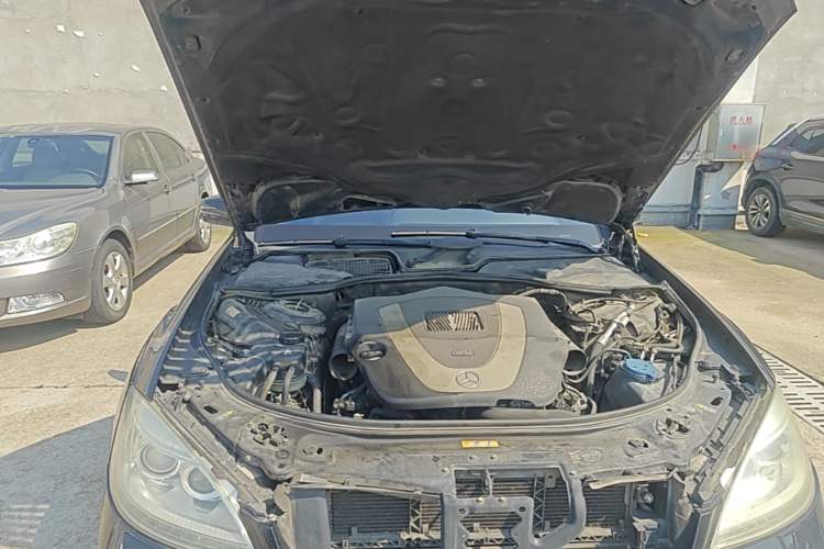 Used Mercedes-Benz S-Class 2012 S 400 L HYBRID Grand Edition Engine Bay Right