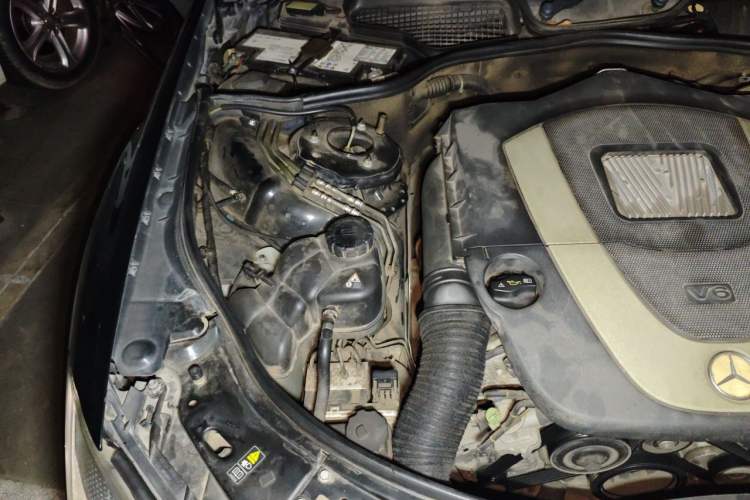 Used Mercedes-Benz S-Class 2012 S 300 L Business-Class Grand Edition Engine Bay Right