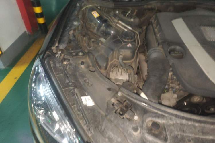Used Mercedes-Benz S-Class 2012 S 300 L Business-Class Grand Edition Engine Bay Right