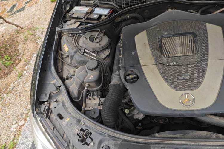 Used Mercedes-Benz S-Class 2012 S 300 L Business-Class Grand Edition Engine Bay Right