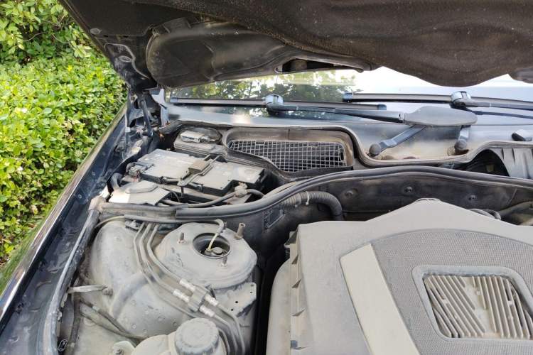 Used Mercedes-Benz S-Class 2012 S 300 L Business-Class Grand Edition Engine Bay Right