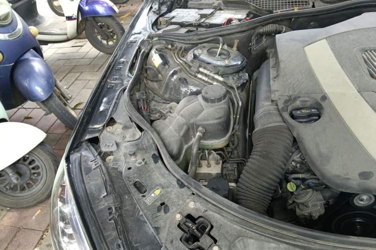 Used Mercedes-Benz S-Class 2012 S 300 L Business-Class Grand Edition Engine Bay Right