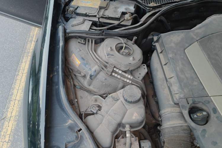 Used Mercedes-Benz S-Class 2012 S 300 L Business-Class Grand Edition Engine Bay Right