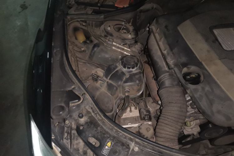 Used Mercedes-Benz S-Class 2012 S 300 L Business-Class Grand Edition Engine Bay Right