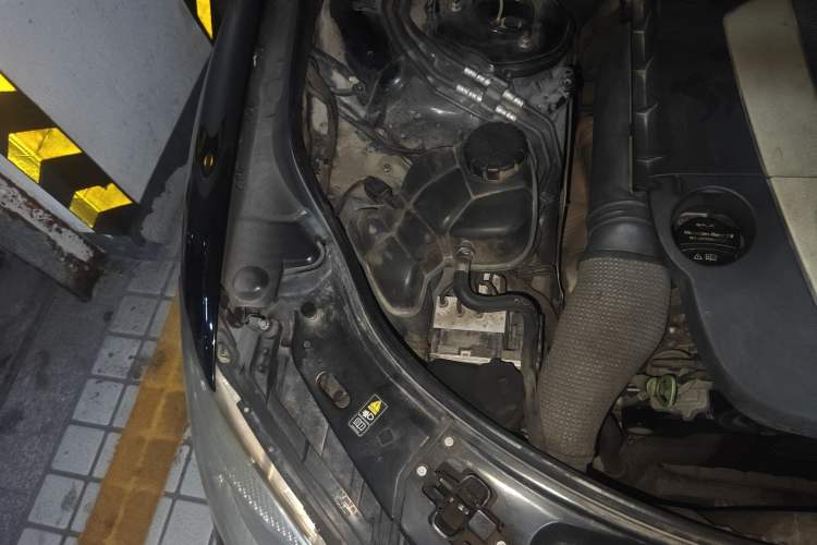 Used Mercedes-Benz S-Class 2012 S 300 L Luxury Grand Edition Engine Bay Right