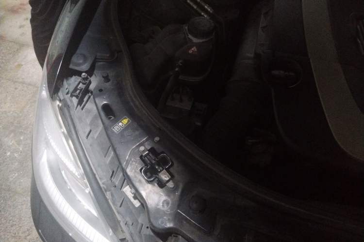 Used Mercedes-Benz S-Class 2012 S 300 L Business Standard Model Engine Bay Right