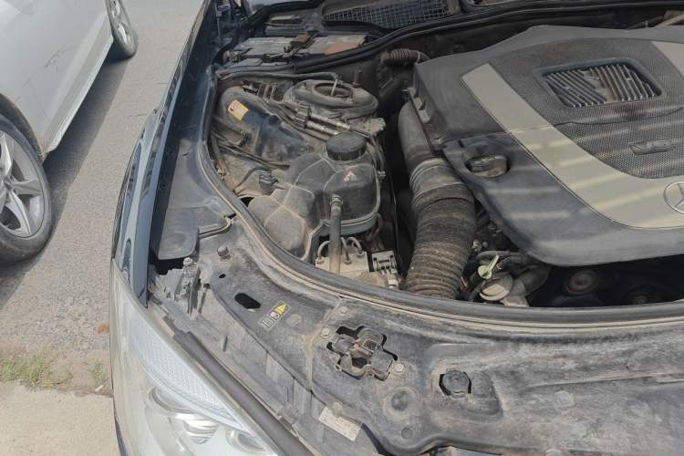 Used Mercedes-Benz S-Class 2012 S 300 L Business-Class Grand Edition Engine Bay Right