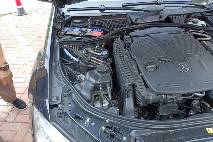 Used Mercedes-Benz S-Class 2012 S 350 L 4MATIC Grand Edition Engine Bay Right