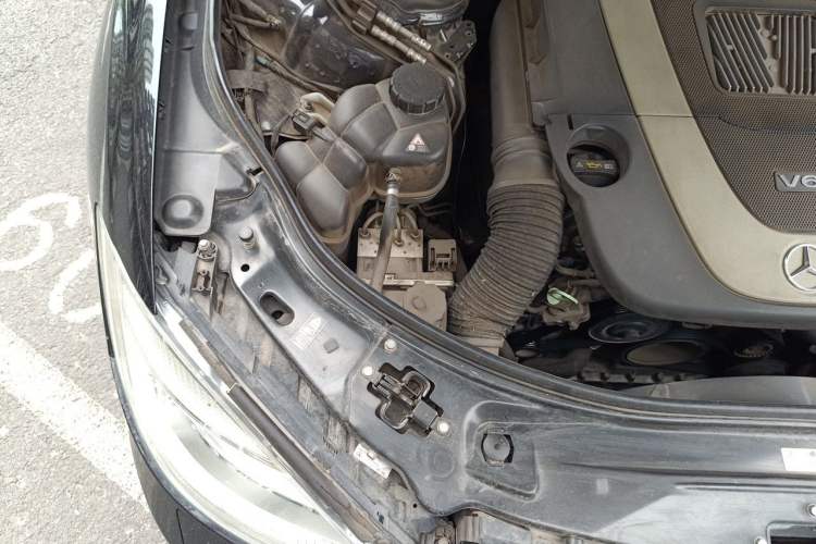 Used Mercedes-Benz S-Class 2012 S 300 L Business Standard Model Engine Bay Right