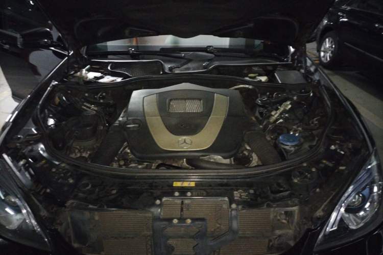 Used Mercedes-Benz S-Class 2012 S 300 L Luxury Grand Edition Engine Bay