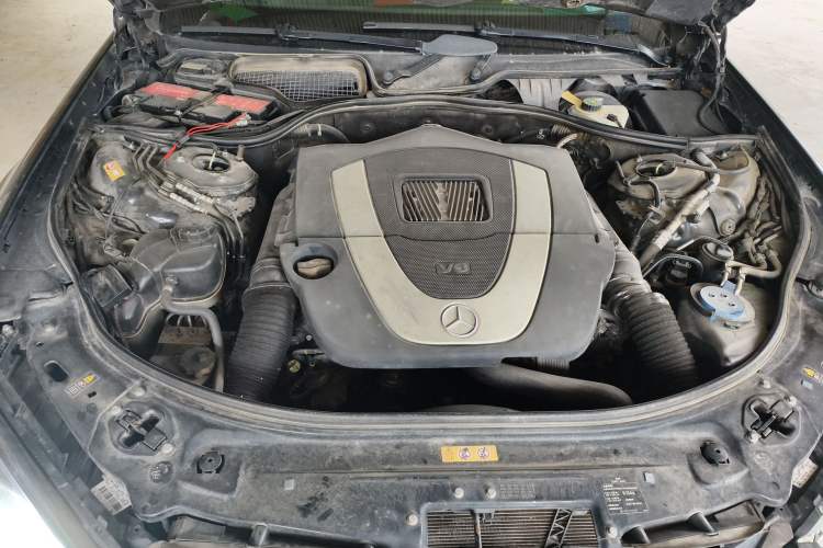 Used Mercedes-Benz S-Class 2012 S 300 L Business-Class Grand Edition Engine Bay