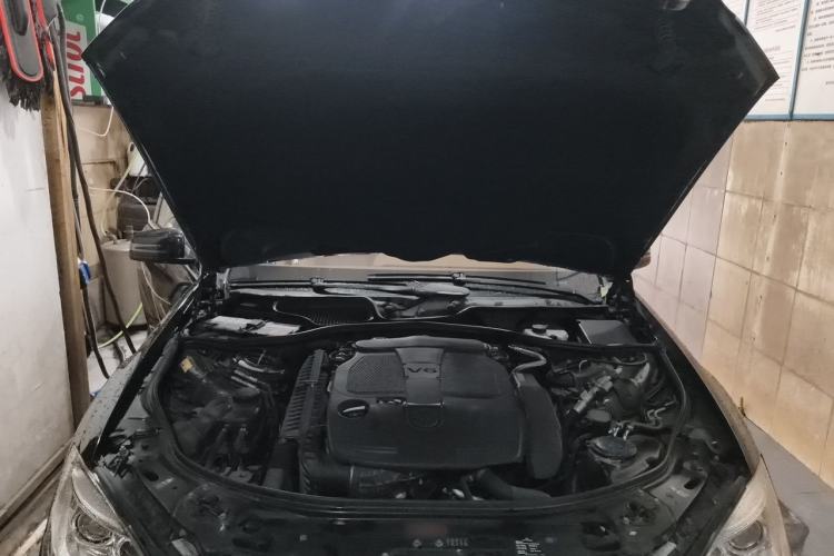 Used Mercedes-Benz S-Class 2012 S 350 L Grand Edition Engine Bay