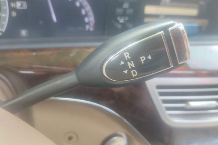Used Mercedes-Benz S-Class 2012 S 300 L Business-Class Grand Edition Gear Lever
