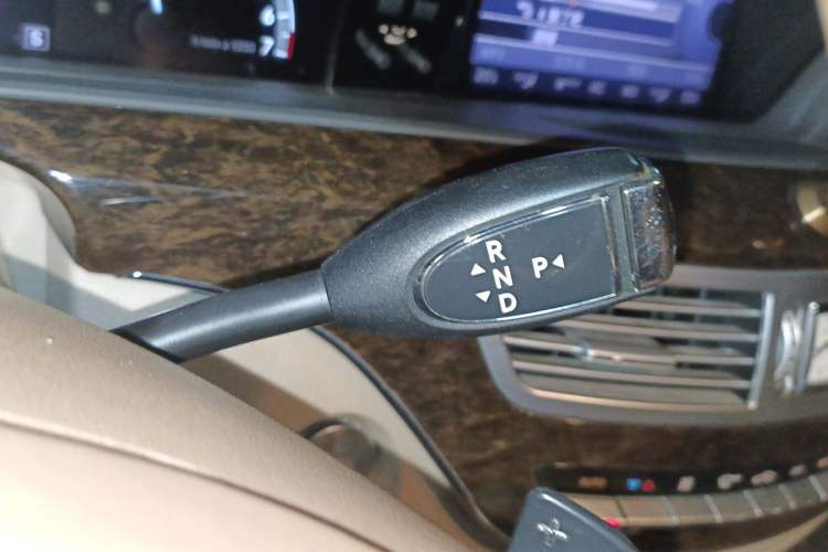 Used Mercedes-Benz S-Class 2012 S 300 L Business-Class Grand Edition Gear Lever