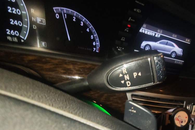 Used Mercedes-Benz S-Class 2012 S 300 L Business-Class Grand Edition Gear Lever