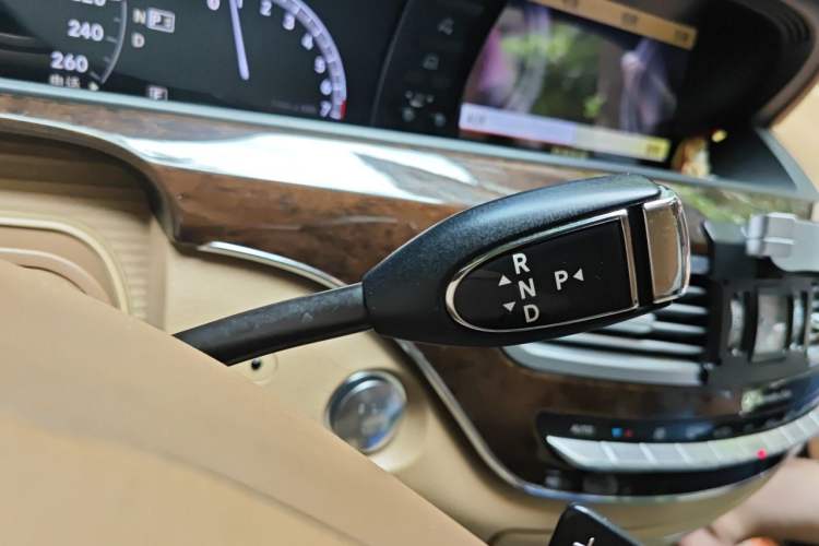 Used Mercedes-Benz S-Class 2012 S 300 L Business-Class Grand Edition Gear Lever