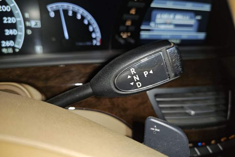Used Mercedes-Benz S-Class 2012 S 300 L Business-Class Grand Edition Gear Lever