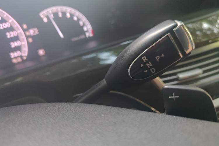 Used Mercedes-Benz S-Class 2012 S 300 L Business-Class Grand Edition Gear Lever