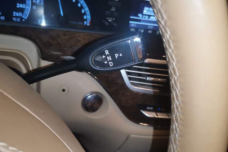 Used Mercedes-Benz S-Class 2012 S 300 L Business-Class Grand Edition Gear Lever