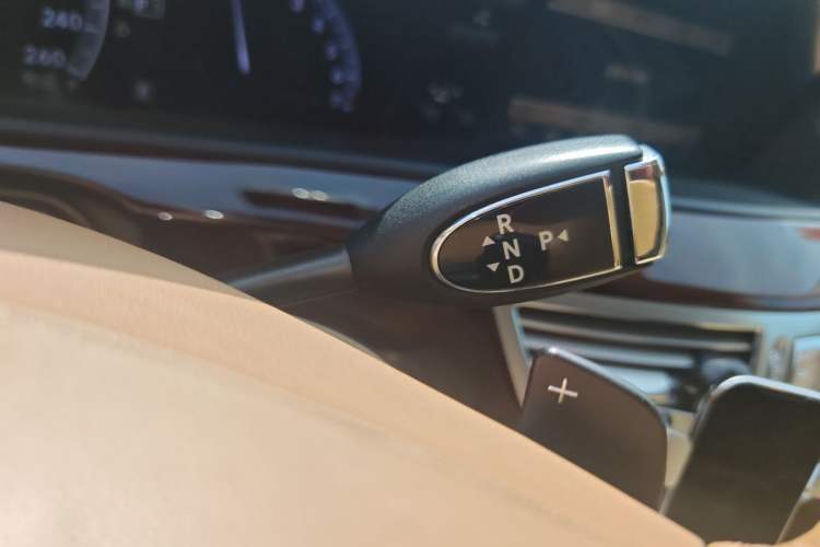 Used Mercedes-Benz S-Class 2012 S 350 L 4MATIC Grand Edition Gear Lever