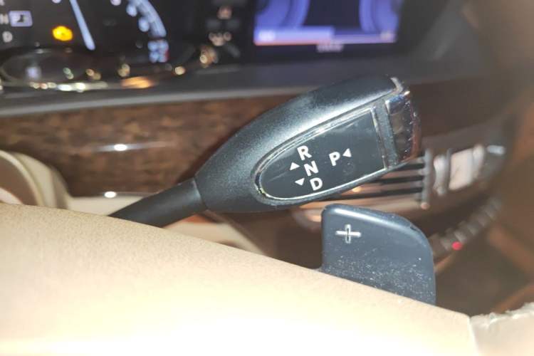 Used Mercedes-Benz S-Class 2012 S 300 L Business-Class Grand Edition Gear Lever