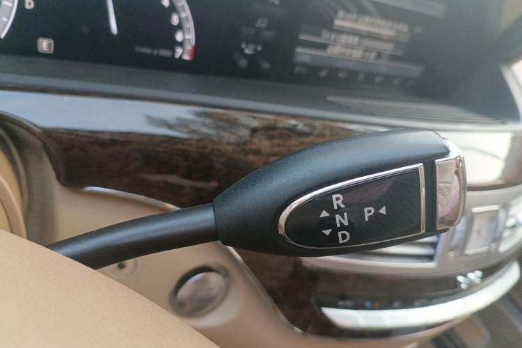 Used Mercedes-Benz S-Class 2012 S 300 L Business-Class Grand Edition Gear Lever