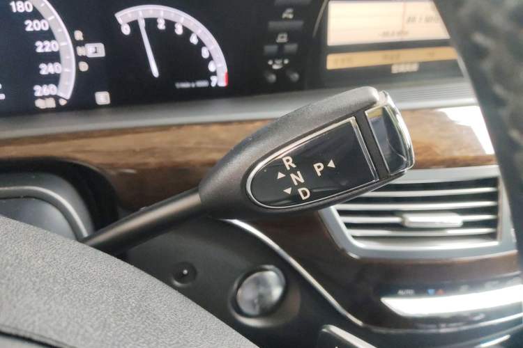 Used Mercedes-Benz S-Class 2012 S 300 L Business-Class Grand Edition Gear Lever