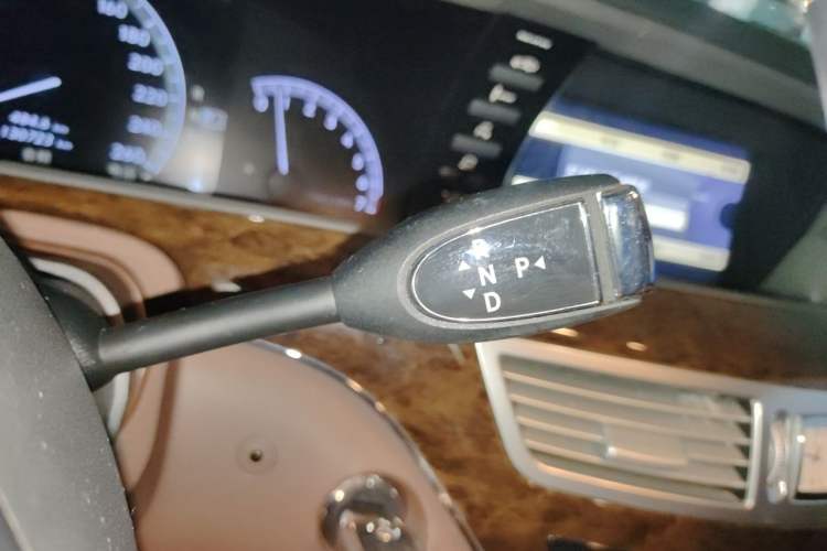 Used Mercedes-Benz S-Class 2012 S 300 L Business-Class Grand Edition Gear Lever