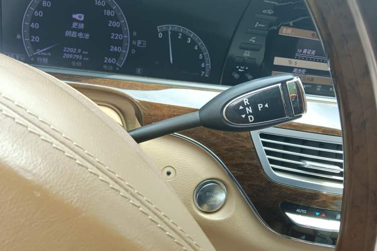 Used Mercedes-Benz S-Class 2012 S 300 L Business-Class Grand Edition Gear Lever