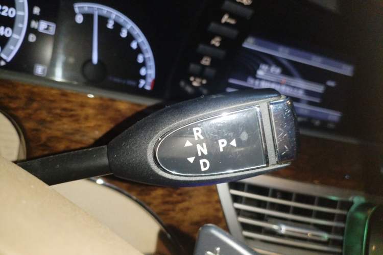 Used Mercedes-Benz S-Class 2012 S 300 L Business-Class Grand Edition Gear Lever