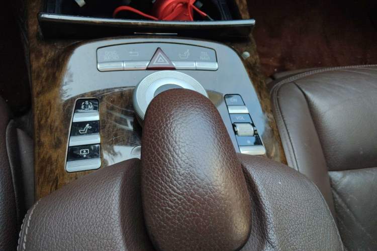 Used Mercedes-Benz S-Class 2012 S 300 L Business-Class Grand Edition Gear Lever