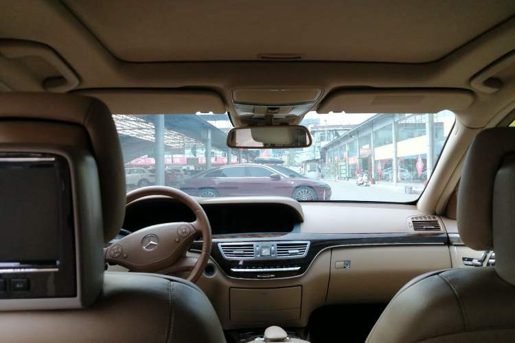 Used Mercedes-Benz S-Class 2012 S 300 L Business Standard Model Headliner