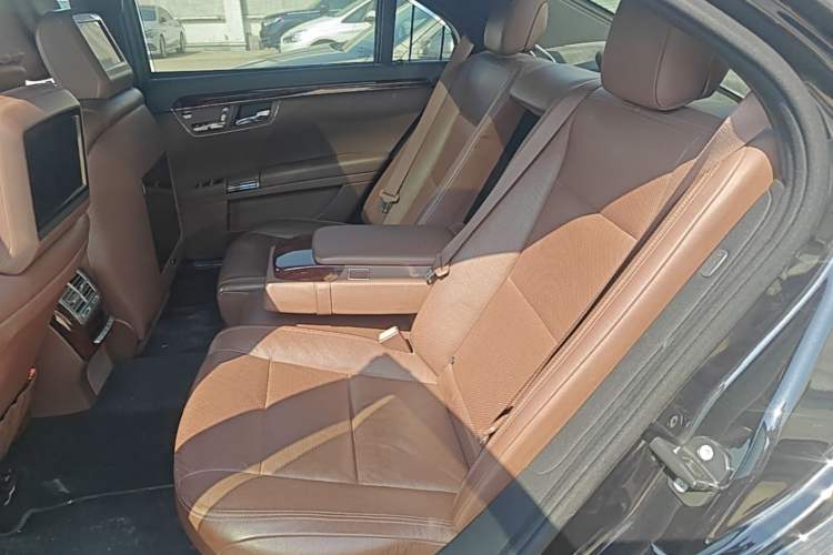 Used Mercedes-Benz S-Class 2012 S 400 L HYBRID Grand Edition Left Rear Seat