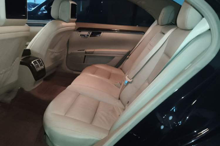 Used Mercedes-Benz S-Class 2012 S 300 L Business-Class Grand Edition Left Rear Seat