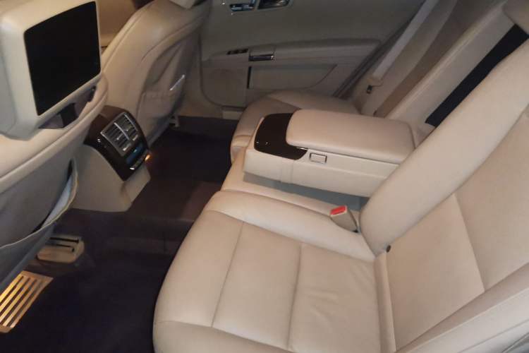 Used Mercedes-Benz S-Class 2012 S 300 L Business-Class Grand Edition Left Rear Seat